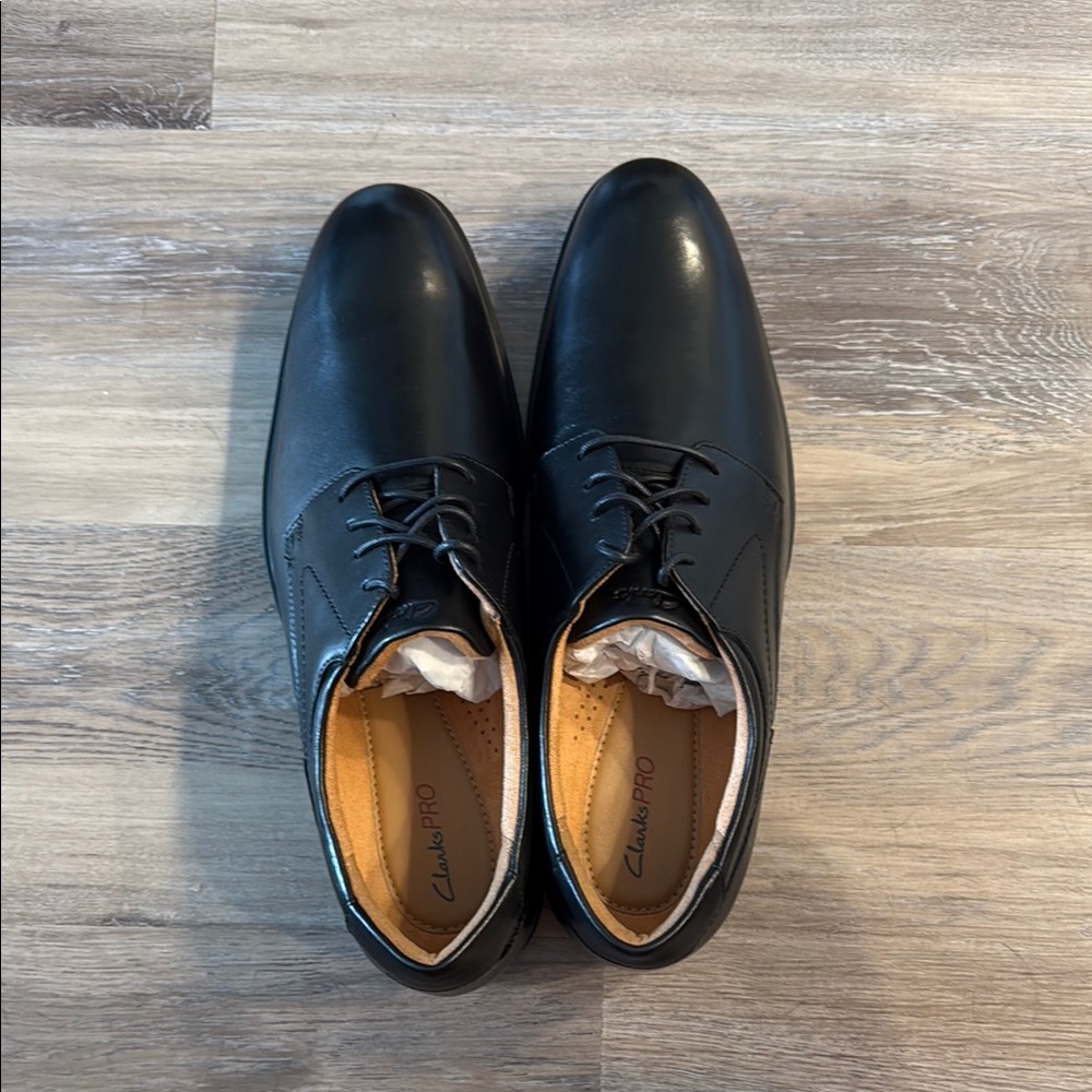 NWT Clarks Black Leather Oxford Shoes with Classic Design size 13